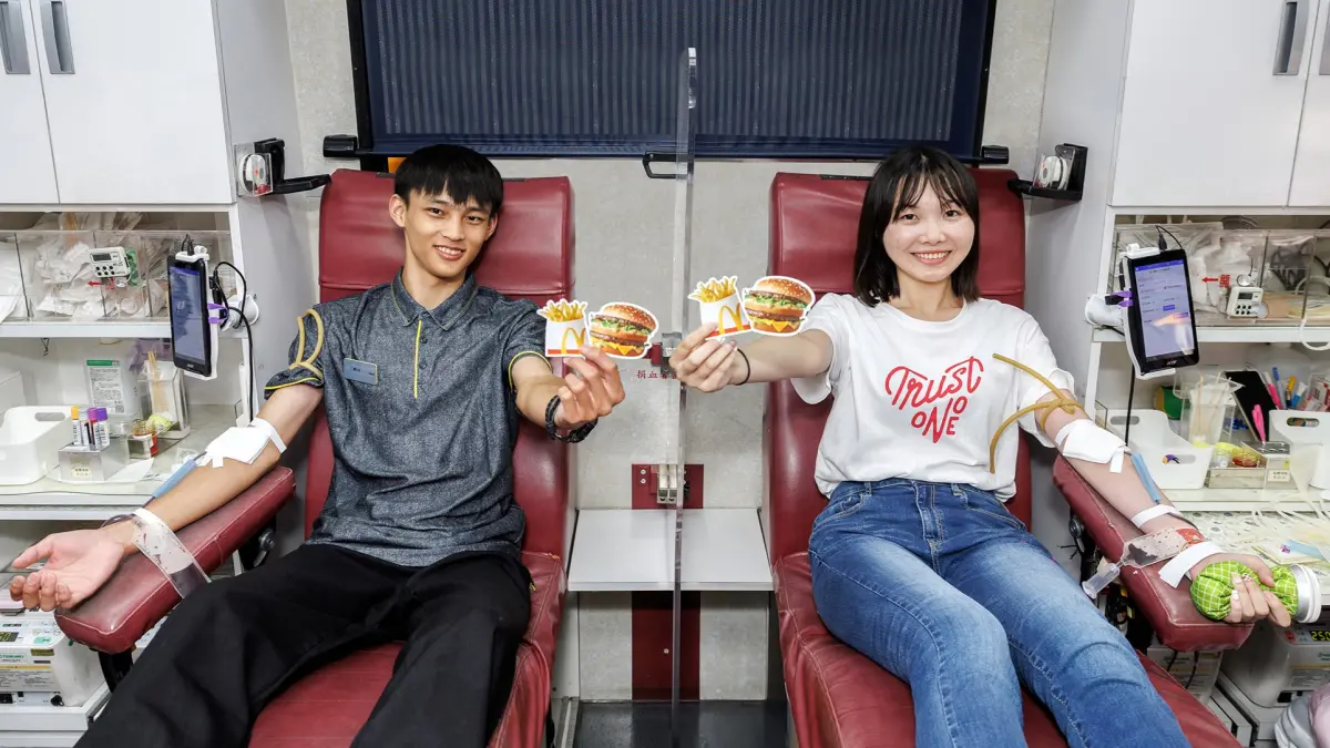 ▲麥當勞又有捐血送大麥克活動，捐血250cc就可獲得大麥克貴賓券，首次捐血者加送限量的小薯貴賓券。（圖／業者提供）