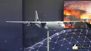 ▲2023年台北國際航太暨國防工業展，美商展出C-130J運輸機模型。（圖／記者呂炯昌攝，2023.09.14）