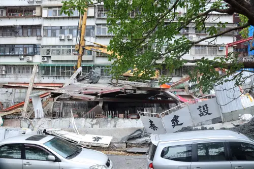 ▲台北市「基泰大直」建案因施工不慎導致鄰房塌陷。（圖／NOWnews攝影中心）