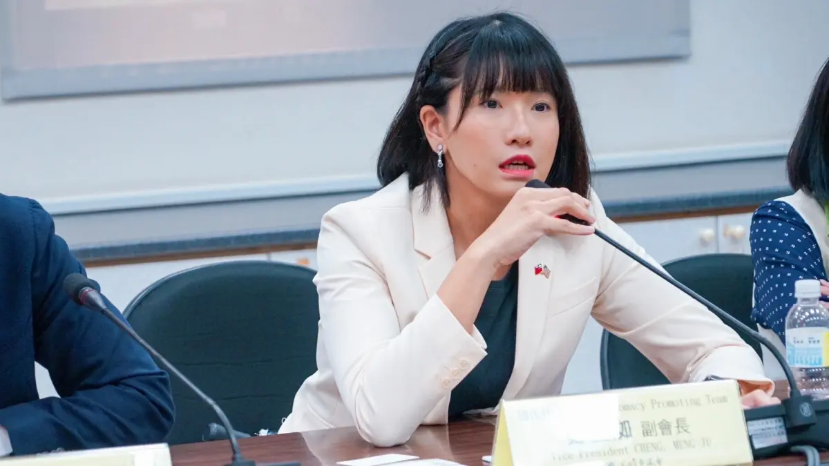 ▲高雄市議員鄭孟洳今（14）日再次踢爆，新竹市民政處長、也是新竹知名建商的夫人施淑婷，不僅漏報金額達一千多萬元的事業投資，也涉嫌隱匿房貸。（圖／鄭孟洳提供）