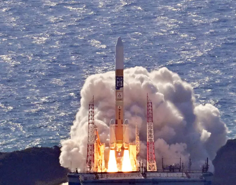 ▲搭載無人月球探測器SLIM的日本H2A運載火箭47號機已於9月7日上午成功升空，一掃今年3月新主力火箭H3發射失敗陰霾，讓日本期望在2024年1月後達成的首次登月目標邁出第一步。（圖／美聯社／達志影像）