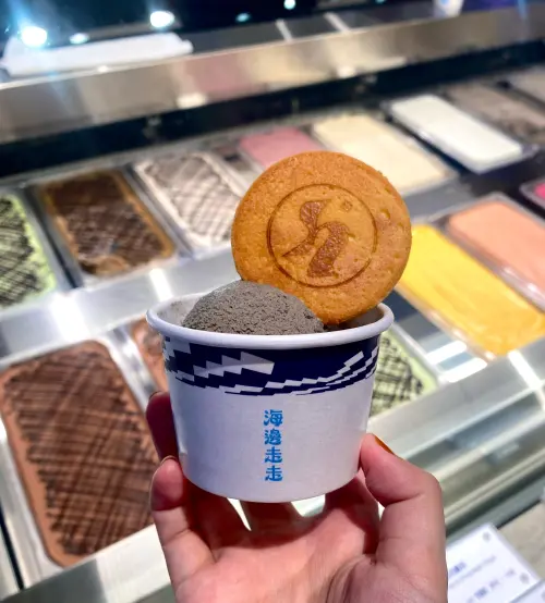 ▲武昌店開幕限定「水泥冰淇淋」。（圖／海邊走走提供）