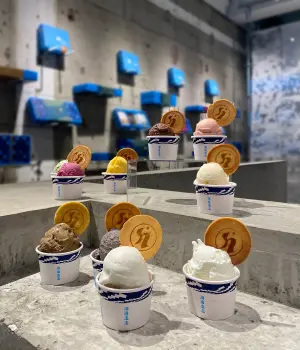 ▲Gelato義式冰淇淋品牌再加一，蛋捲餅乾沾冰淇淋好欠吃。（圖／海邊走走提供）