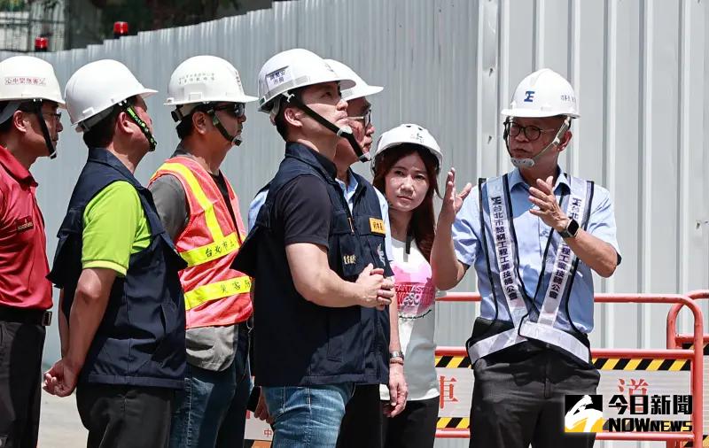 ▲台北市長蔣萬安視察大直街陷落民宅最新處理狀況。（圖／記者葉政勳攝 , 2023.09.15）