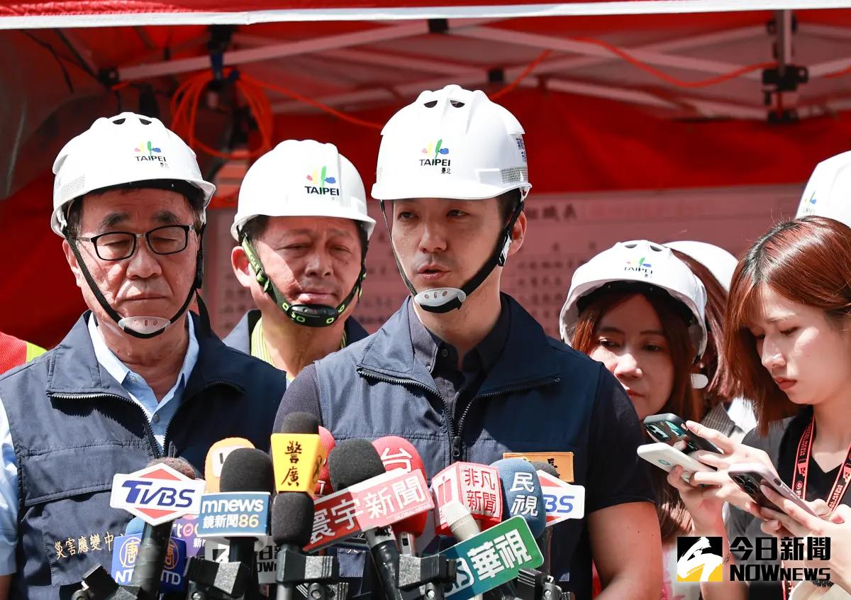 ▲台北市長蔣萬安視察大直街陷落民宅最新處理狀況。（圖／記者葉政勳攝 , 2023.09.15）