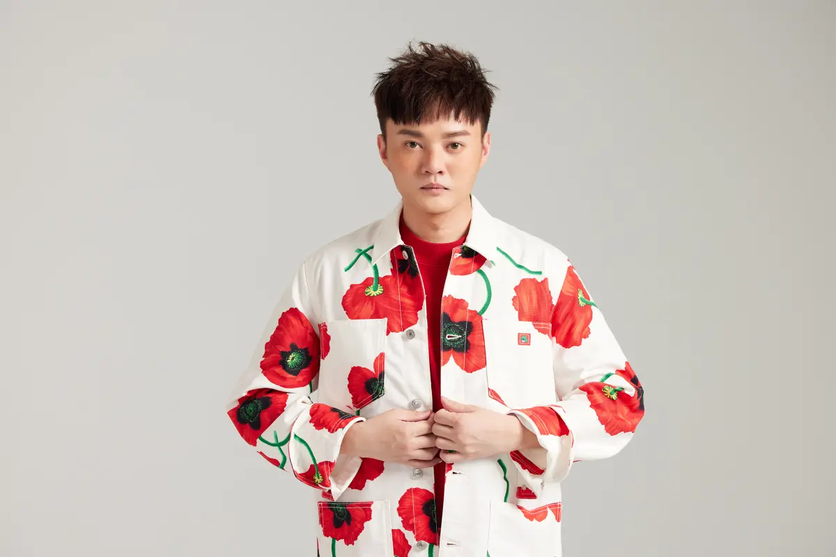 ▲許富凱推出的單曲〈伊的身邊已經有別人2023〉MV奪下法國Paris Film Awards巴黎影片獎最佳音樂錄影帶銀獎。（圖／何樂音樂提供）