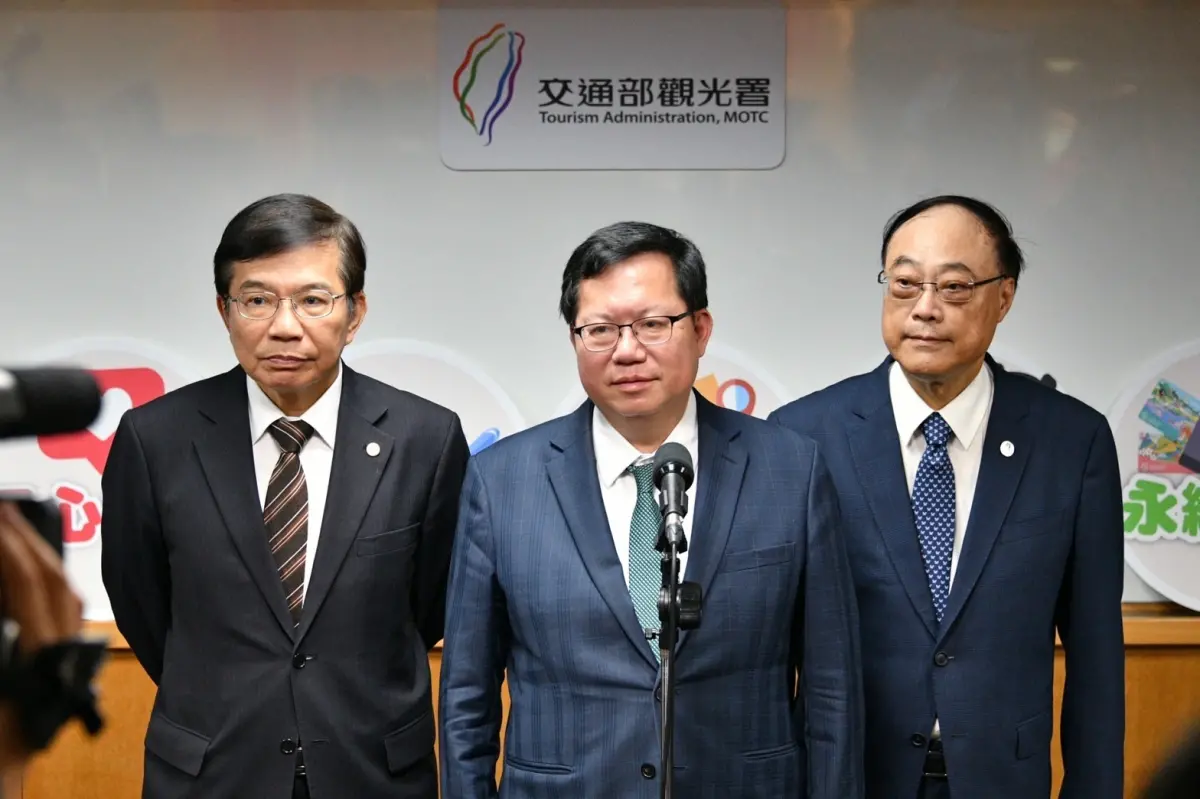 ▲行政院副院長鄭文燦（中）被前立委黃國昌指控，解編特農地，金主神準獵地（圖／NOWnews資料照）