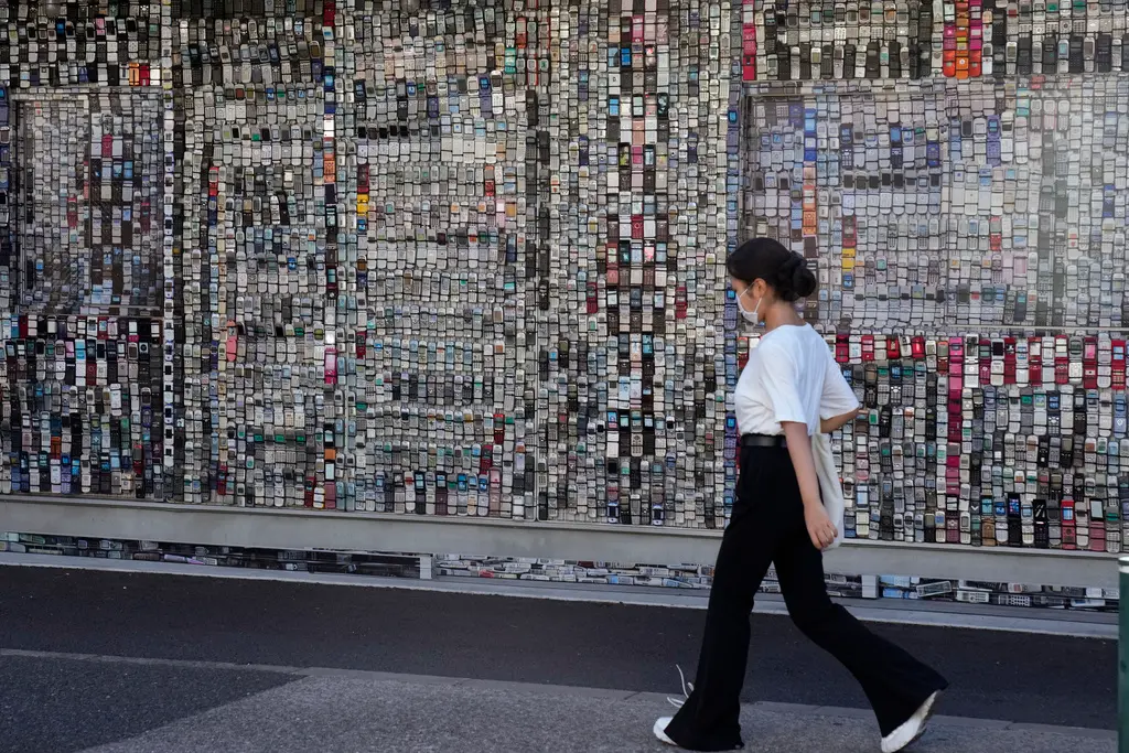 ▲日本力推半導體產業復興，其中半導體材料製造商占全球市場50%，但因規模小反而成為外企收購首選。圖為東京街景。（圖／美聯社／達志影像）