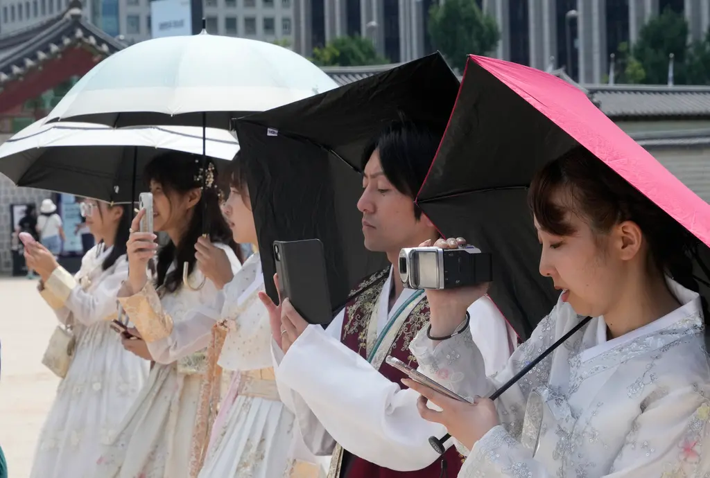 ▲有一位日本網友在X（前身推特）以「韓國人的一生」為題發文，列出11點在韓國生活會面臨到的問題，像是「長得醜的人沒人權」，最後並說自己「無法想像出生在韓國」，引發熱議。（圖／美聯社／達志影像）