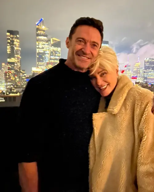 ▲休傑克曼4月發文慶祝與黛博拉(右)結婚27週年。(圖/翻攝自Hugh Jackman IG) ▲休傑克曼4月發文慶祝與黛博拉(右)結婚27週年。(圖/翻攝自Hugh Jackman IG)