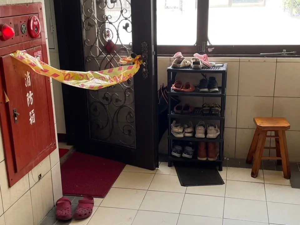 ▲高雄羅姓夫婦遭樓下吳姓男子殺害，市府社會局今天指出，失去雙親的2名孩子已出現心理創傷反應，會安排心理諮商；另外有善心人士想捐助教育費，這部分會再跟家屬討論。（圖／翻攝畫面）