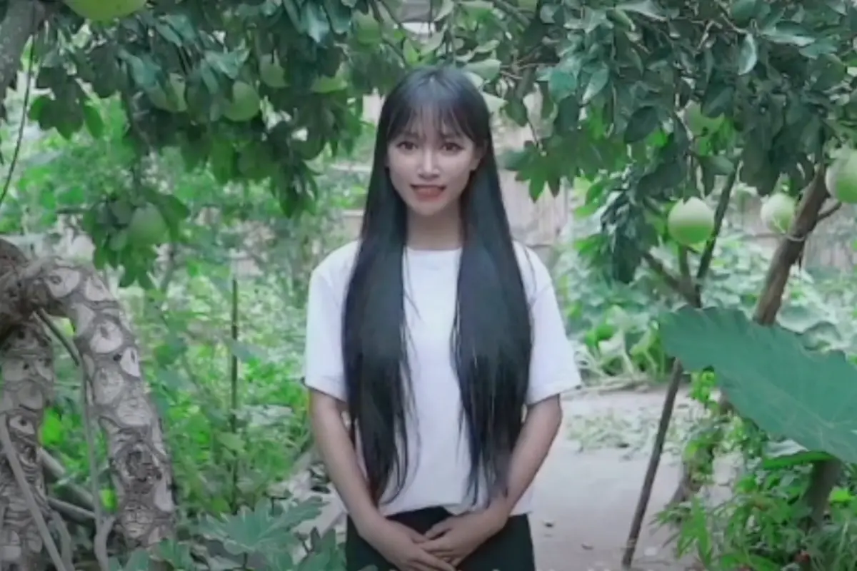 ▲已經2年未更新影片的李子柒，昨（15）日再度在公開影片中露臉現身，並稱未來將會以自己的方式帶來更多優質內容，讓粉絲們十分驚喜與期待。（圖／翻攝自微博）