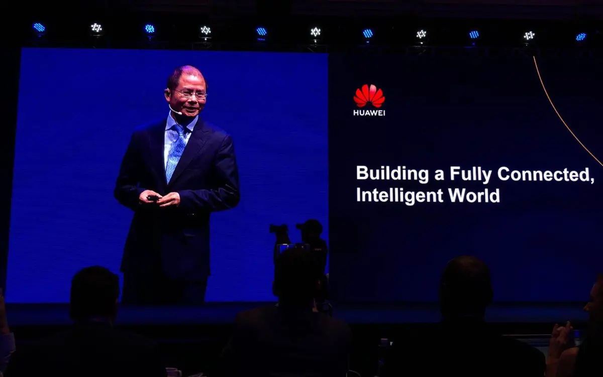 ▲華為輪值董事長徐直軍表示，中國國產的晶片多差都要用，如果不去用，「這個差距永遠是差距，落後永遠是落後」。（圖／翻攝自《香港01》）