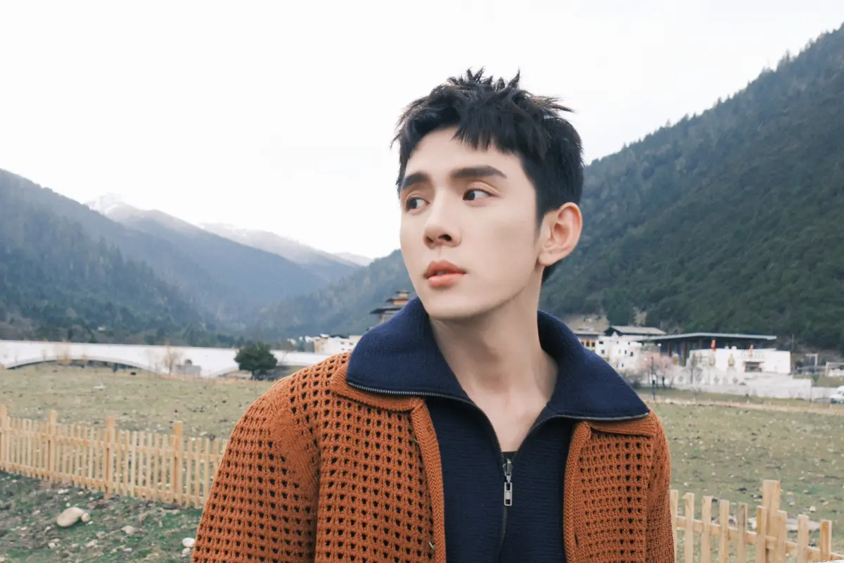 ▲中國直播界中的帶貨一哥李佳琦近日翻車，人民幣79元的眉筆到底貴不貴，背後折射出的是中國年輕人處於經濟下行困境中的焦慮。（圖／翻攝自李佳琦微博）