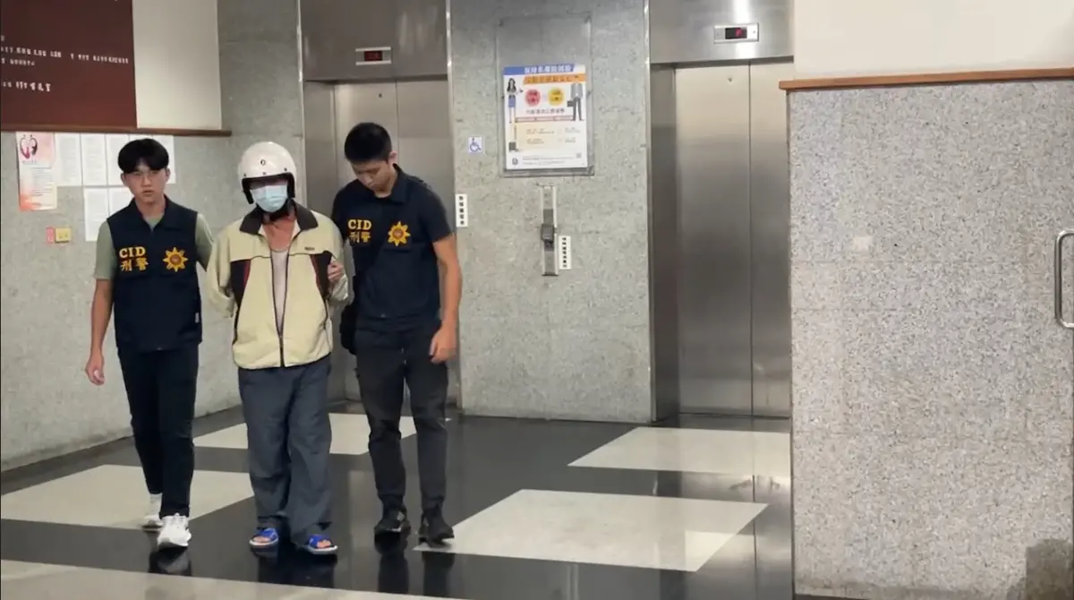 ▲嫌犯疑似因為噪音擾人痛下殺手，持刀刺殺樓上鄰居羅姓夫妻。（圖／翻攝畫面）