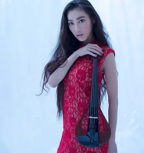 ▲小提琴家末延麻裕子2019年和羽生結弦合作，關係變得熱絡。（圖／翻攝自網路）