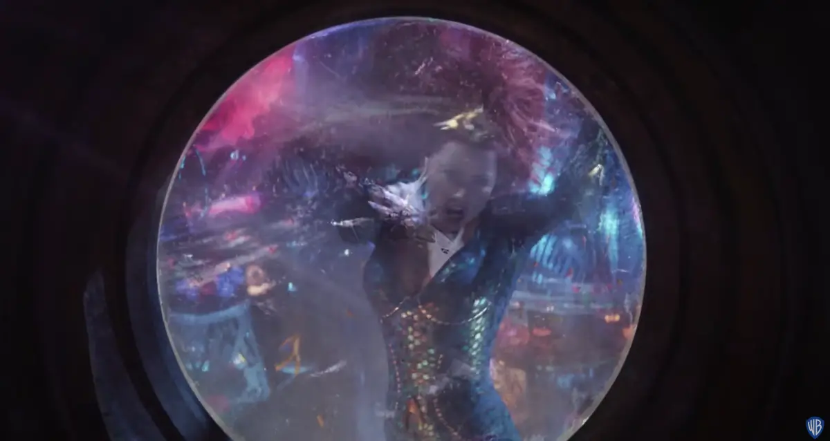 ▲《水行俠2》預告片安柏赫德只露臉1秒，面目猙獰「打破玻璃」狂咆哮。（圖／翻攝自華納兄弟台灣YouTube）