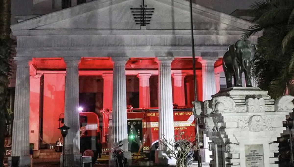 ▲印尼國家博物館16日晚間發生大火。（圖／翻攝自Tempo.com）