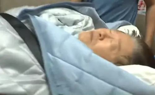南韓憲政史首例 李在明拄拐杖出庭接受逮捕必要性審