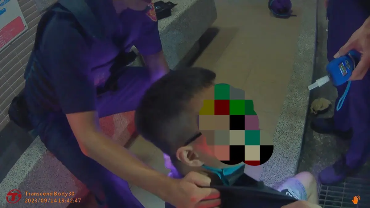 ▲酒駕男為逃逸誤入拖吊場，無路可逃，遭警當場方制伏。（圖／翻攝畫面）