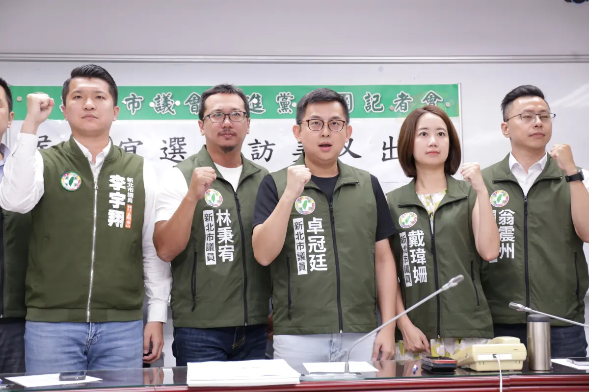 ▲針對侯友宜訪美市府秘書處長饒慶鈺隨行穿梭，新北市議會民進黨團議員痛批侯團隊是說謊又出包。（圖 ／記者吳嘉億攝，2023.09.18）