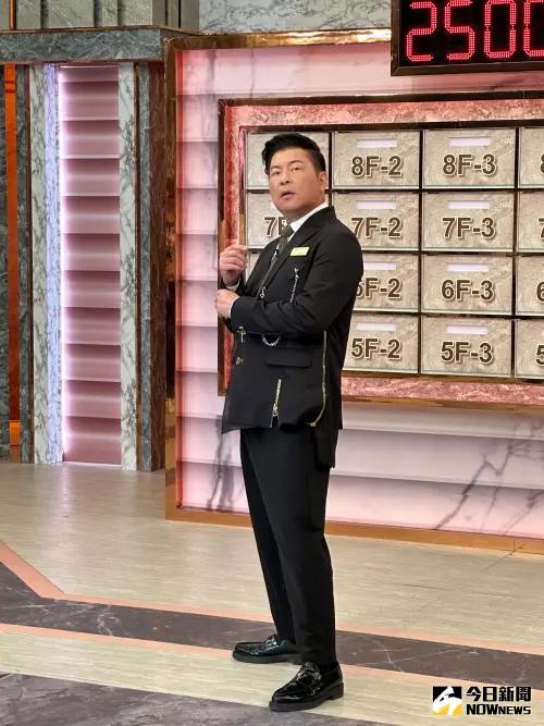 曾國城 ▲曾國城換上新節目制服,帥度激增,被稱是「台灣木村」。(圖/記者黃盈容攝)