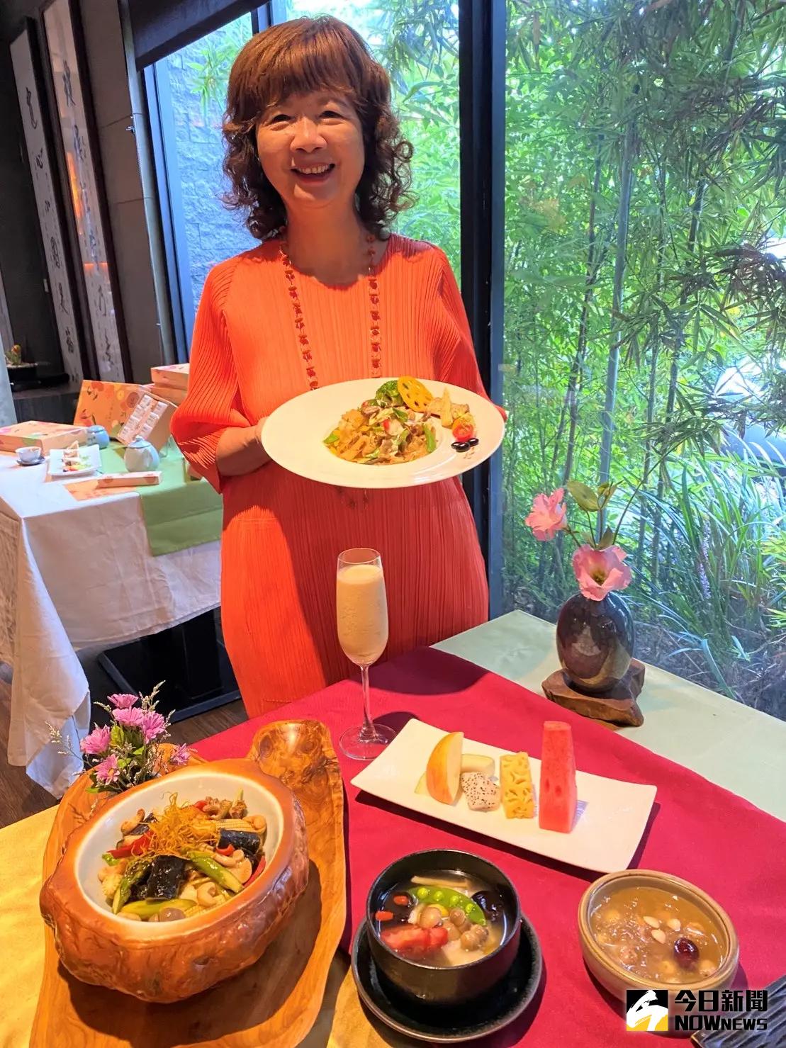 ▲時序進入秋涼季節，台中市精緻蔬食品牌寬心園，端出2道新菜色「左宗棠炒三鮮」和「飄香XO炒餅」，讓饕客打牙祭。（圖／記者金武鳳攝，2023.9.18)