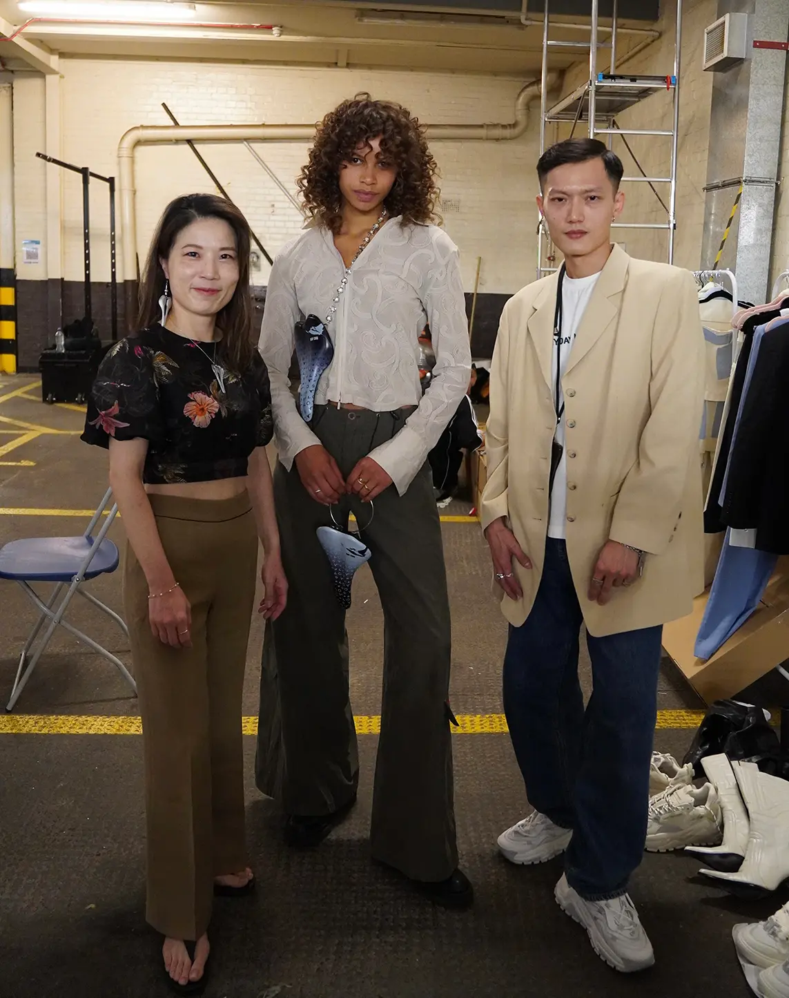 ▲左為維樂副總陳安榮，右為台灣品牌設計師RAY  CHU，雙方聯名推出的時尚環保坐墊，在倫敦時裝周大放異彩。（圖／維樂提供）