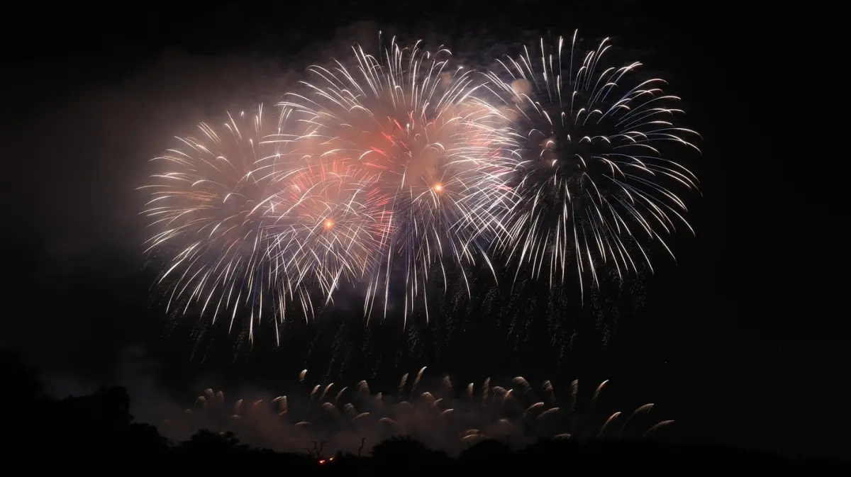 ▲中央公園「搖滾區」的焰火因觀賞距離近，低空焰火的視覺效果反而不好。（圖／台中市政府提供，2023.09.18）