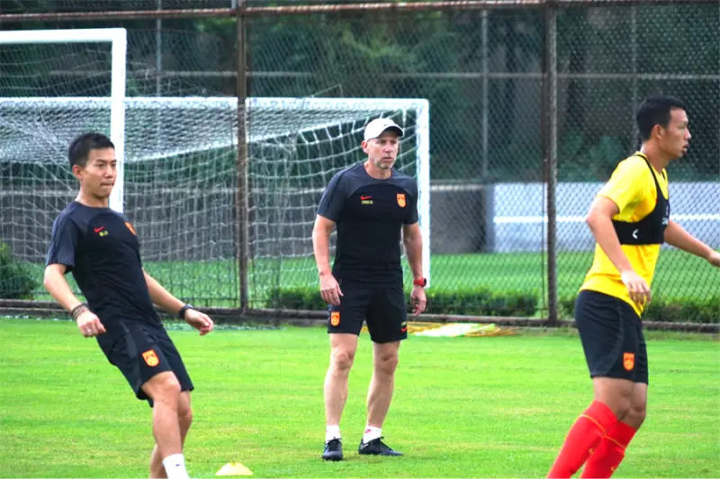 ▲中國足球隊總教練Dejan Djurdjevic這次亞運承受巨大壓力，球隊以保二爭一為目標。（圖／取自杭州亞運官網）