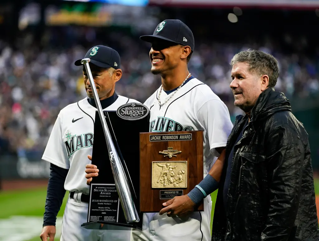 ▲西雅圖水手強打「J-Rod」Julio Rodríguez獲得象徵打擊表現最高榮譽的銀棒獎。（圖／美聯社／達志影像）