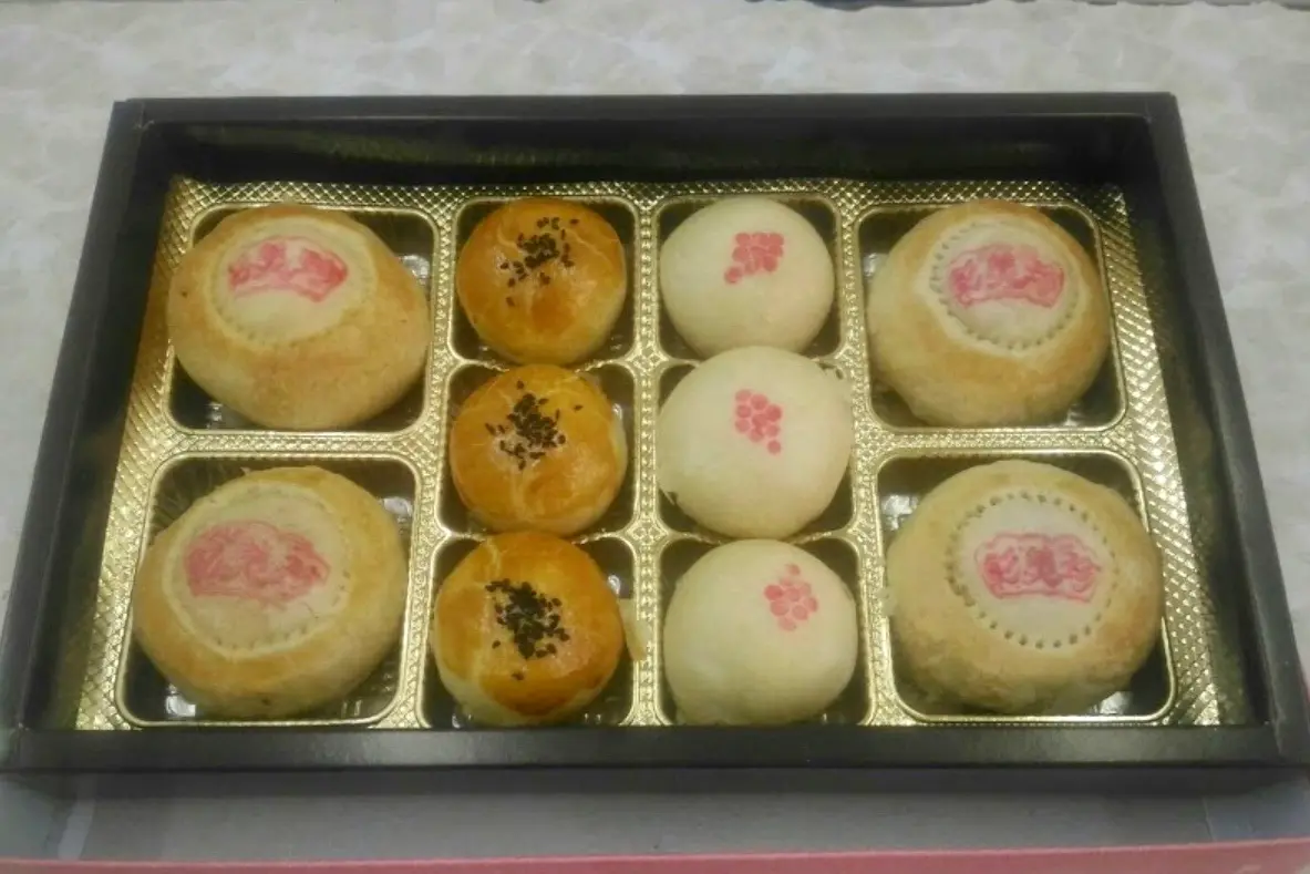 ▲彰化成功路上的「彰美珍餅舖」每年只開15天，今年照樣只賣農曆8月初一到中秋節，各式月餅中「芋沙滷肉」是最暢銷的口味。（圖／翻攝Google地圖）