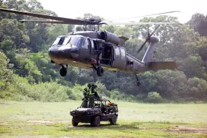 雙十國慶空中操演　UH-60M黑鷹直升機將飛越總統府上空會勘
