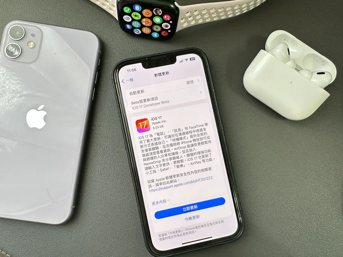 ▲近期蘋果公司發布最新的iOS 17 版本，沒想到卻被科技團隊發現，2 項功能會未經用戶許可就開啟。（圖／周淑萍攝）