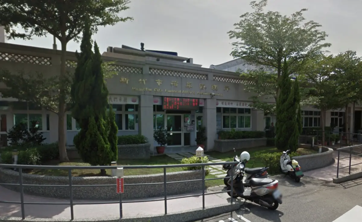 ▲昨天原訂29歲越南籍阮姓移工要解剖，不過由於館方疏失，變成39歲的印尼籍移工退冰後放在解剖台，家屬一看驚覺不是死者，法醫檢查死者資料也發現不對，立即喊停（圖／翻攝google map）