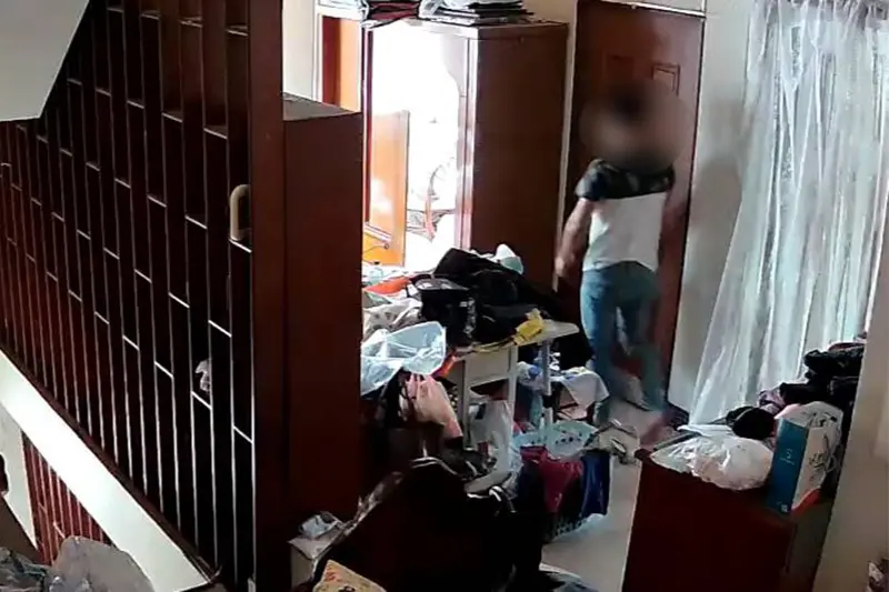 ▲店家監視器清楚拍下，梁姓竊嫌侵入3樓翻箱倒櫃行竊。（圖／台南市第二分局提供）