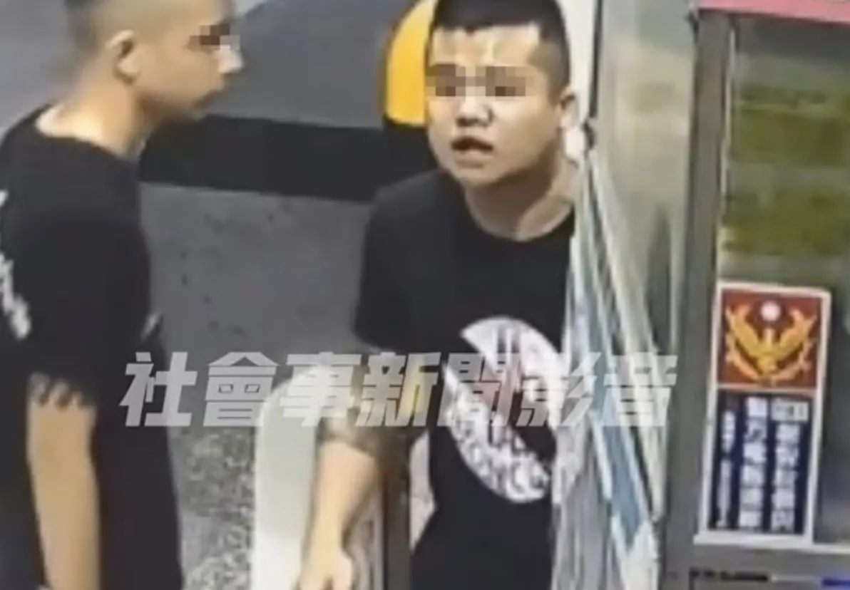 ▲本（9）月11日清晨5時許，黃男眼見鄰居車輛未上鎖，竟潛入車內竊取4萬多元財物後逃逸，目前遭警方鎖定追緝中。（圖／翻攝社會事影音）