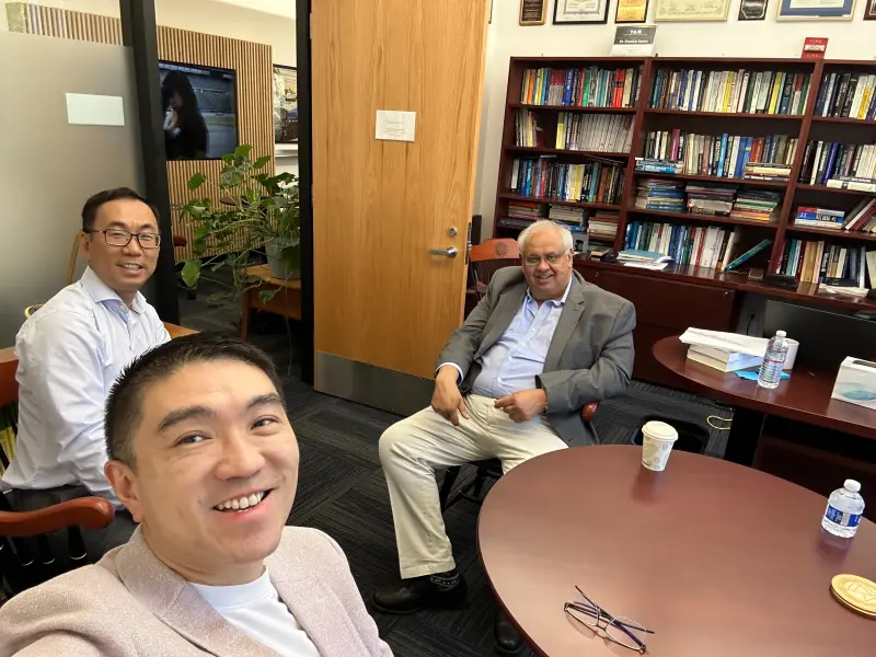 ▲謝國樑訪美參訪柏克萊實驗室,與計劃主持人洽談未來合作。(圖 /基隆市政府提供)