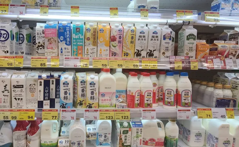 ▲全聯有販賣市售多款品牌的牛奶，也時常推出優惠活動。（圖/我愛全聯好物老實說）
