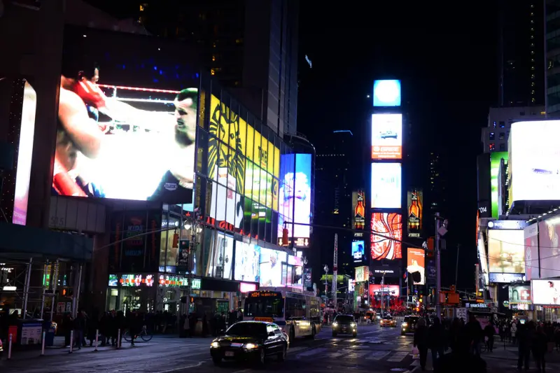 ▲美國紐約市建物夜間戶外照明用量大，能源消耗量也大。（圖／美聯社／達志影像）