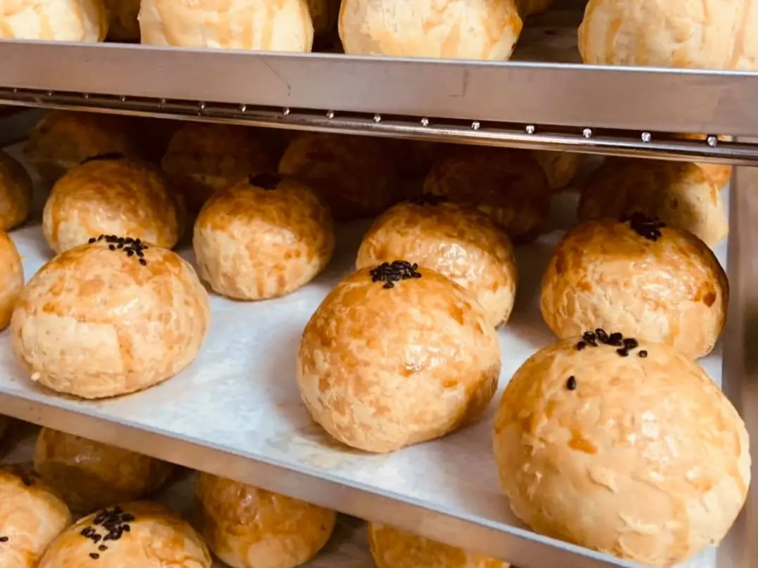 ▲花蓮店家「歪歪歪甜點」被顧客質疑是不是用巴西蛋來做蛋黃酥，而讓老闆出面強調絕對是鴨蛋製作的鹹蛋。其實市面上的鹹蛋幾乎都只用鴨蛋製作，且有其原因。（圖／翻攝「歪歪歪甜點」臉書）