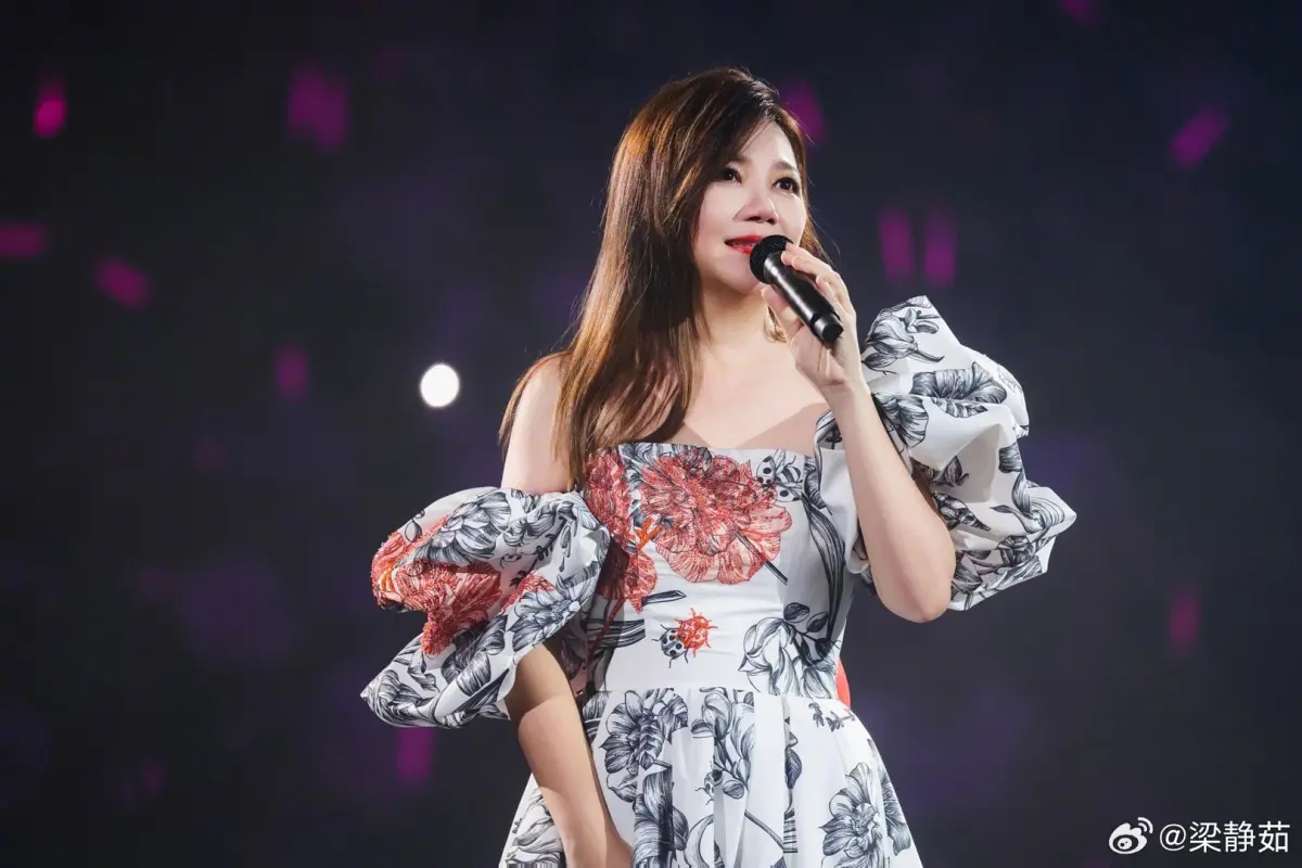 ▲梁靜茹近日在大陸演唱會上唱〈燕尾蝶〉時頻頻破音，創作該首歌的五月天阿信隔空聲援，鼓勵她再次破繭重生唱出天籟。（圖 / 梁靜茹微博）