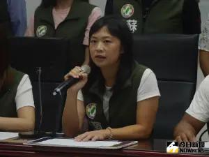 新北市議會民進黨團總召集人鄭宇恩記者會上呼籲侯友宜好好專心市政,到議會做施政報告。(圖 /記者吳嘉億攝,2023.09.20) ▲新北市議會民進黨團總召集人鄭宇恩記者會上呼籲侯友宜好好專心市政,到議會做施政報告。(圖 /記者吳嘉億攝,2023.09.20)