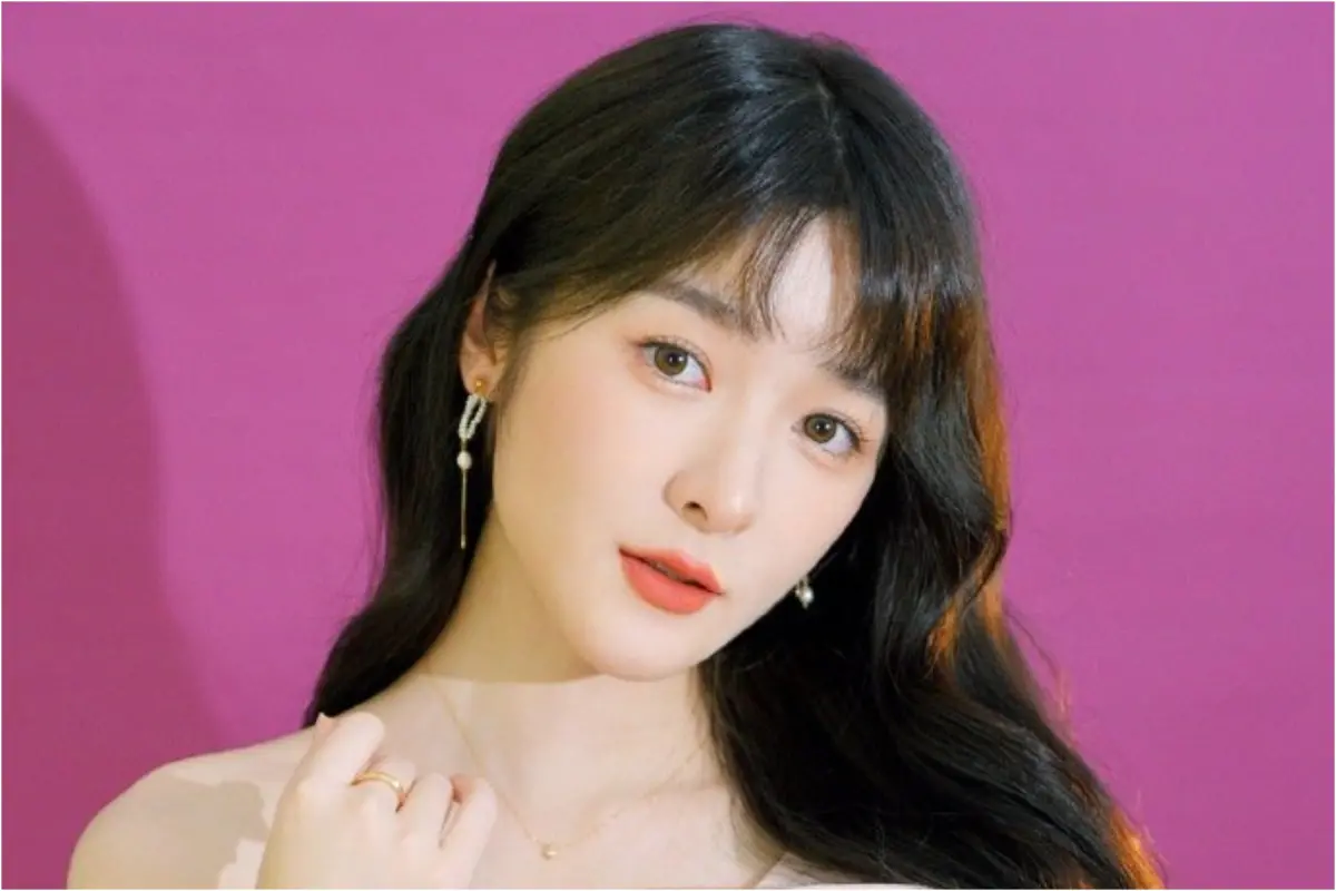 ▲《長江7號》父子倆久違合體！周星馳坦言見到26歲的徐嬌被嚇壞，當年的小男孩竟變成了漂亮少女。（圖 / 徐嬌微博）