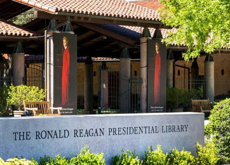 ▲美國共和黨總統初選第2次辯論會27日在加州雷根總統圖書館舉行，這裡正是今年4月「蔡麥會」場地。（圖／美聯社／達志影像）