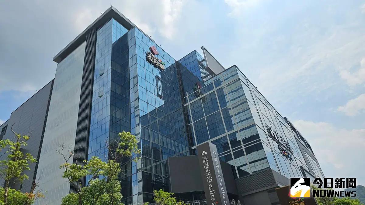 ▲新店裕隆城誠品生活新店今（28）日正式開幕，《NOWnews》整理樓層品牌、開幕限定優惠，包括誠品會員滿千送百、炸豬排套餐半價優惠。（圖／記者許家禎攝）