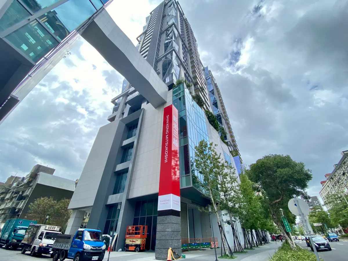 ▲新光三越全新商場「DIAMOND TOWERS」即將於9月底登場，商場共有逾130個品牌，10大全台首發、7大百貨獨家、17大東區獨家。（圖／記者葉盛耀攝）