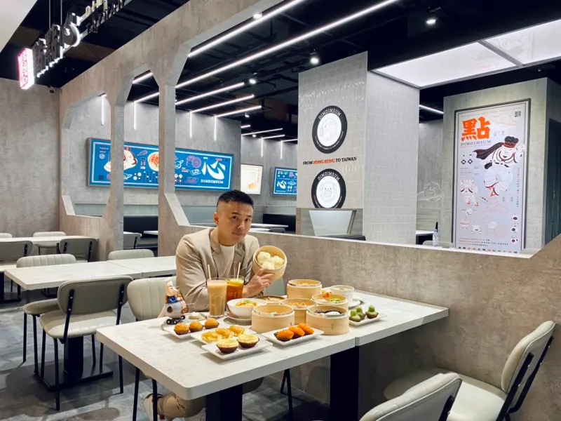 ▲科技感「點點心」!首見太空未來店型,老闆阿緯親自坐鎮。(圖/記者蕭涵云攝)