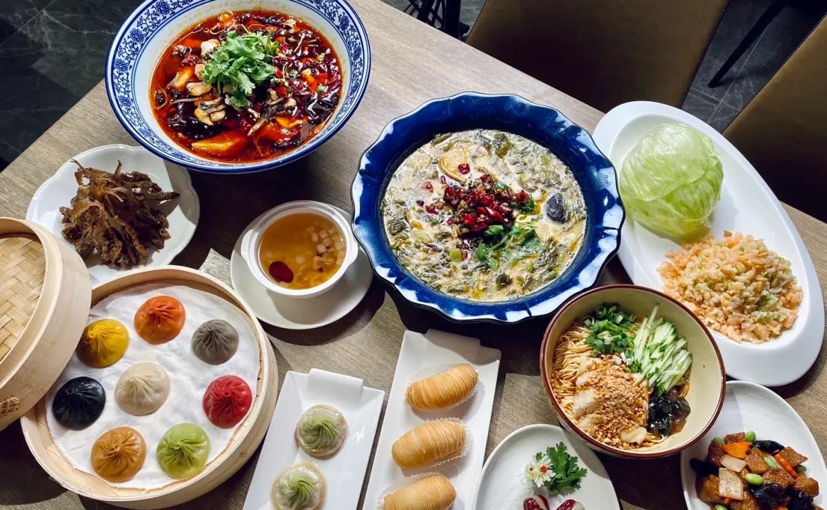 ▲YES!LIFE新店裕隆城今起開幕試營運！「最強美食優惠」懶人包，點點心免費請吃豬仔流沙包、靜岡勝政日式豬排半價、TOK盡興食光招待開胃菜、樂天皇朝免費送小籠包等。（圖／記者蕭涵云攝）