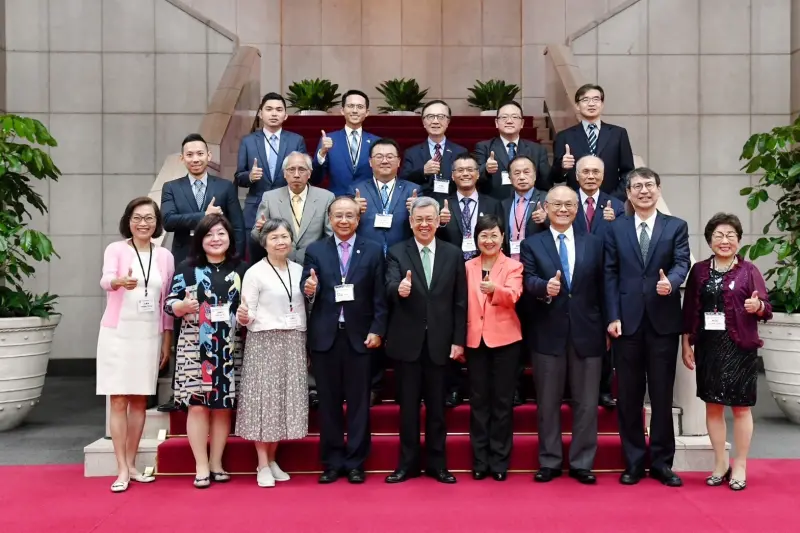 ▲陳建仁接見加拿大地區台灣商會CPTPP訪問團，盼借重僑界的影響力，協助推動台灣加入CPTPP。（圖／行政院提供）